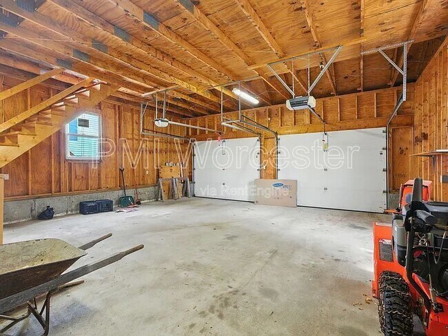 Building Photo - 178 Massasoit Rd