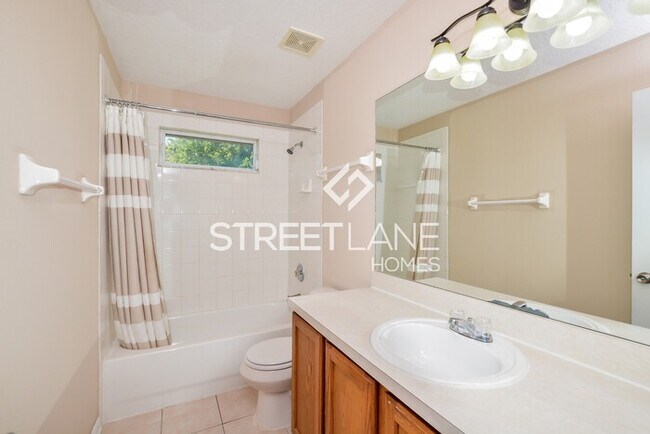 Building Photo - REDUCED PRICE! Charming 5 Bedroom in Orlando!