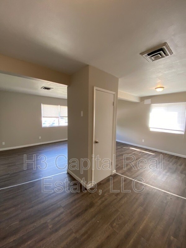 Building Photo - 417 Joseph Dr
