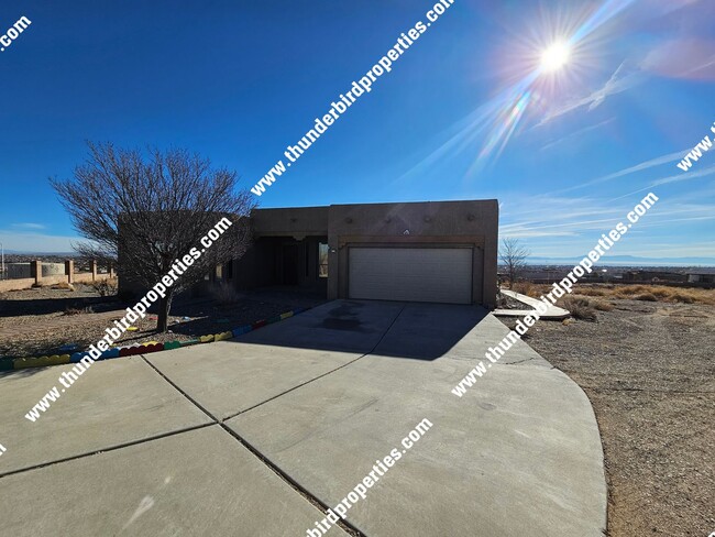 Building Photo - 4 bedrooms, 3 baths, single  story  on  We...