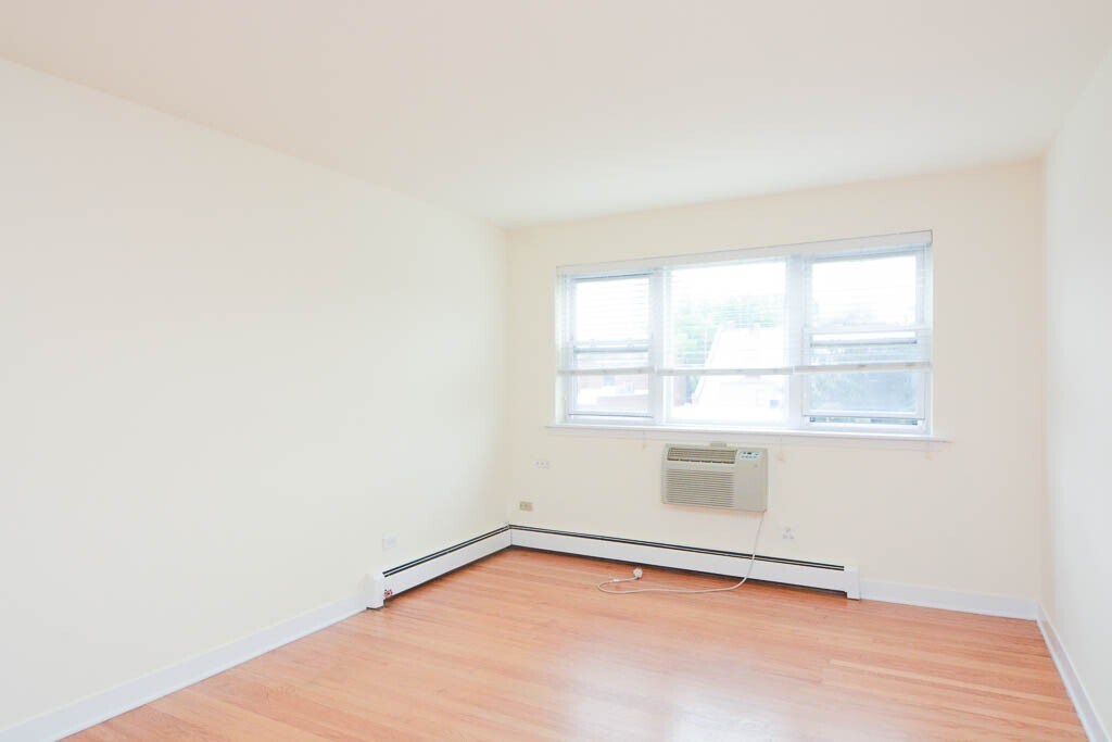 Building Photo - 628 W Wrightwood Ave