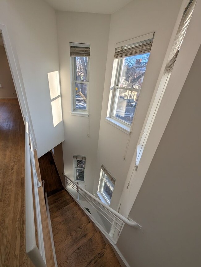 Building Photo - Georgetown Townhouse (Close to the West End and Dupont)