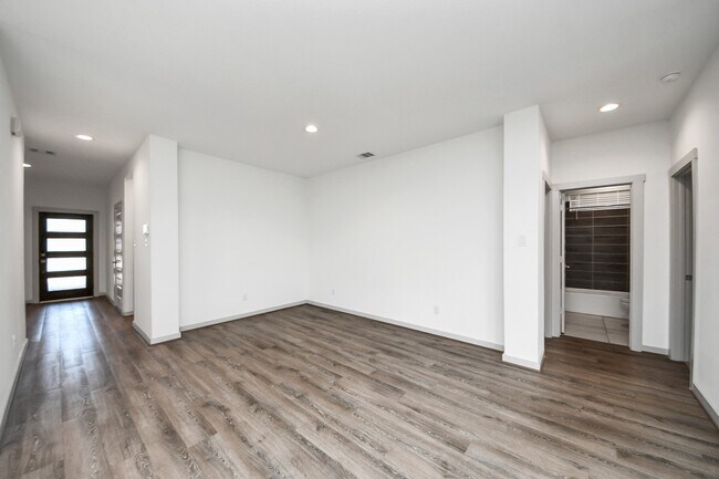 Building Photo - 3014 Jackmans Diamond