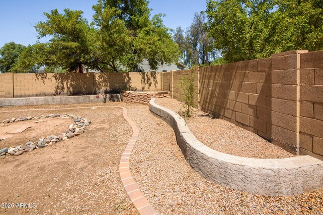 Building Photo - 44640 Yucca Ln