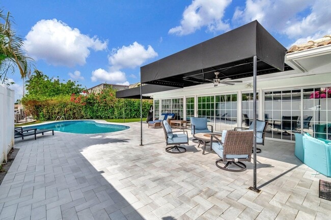 Building Photo - 4450 NE 23rd Ave