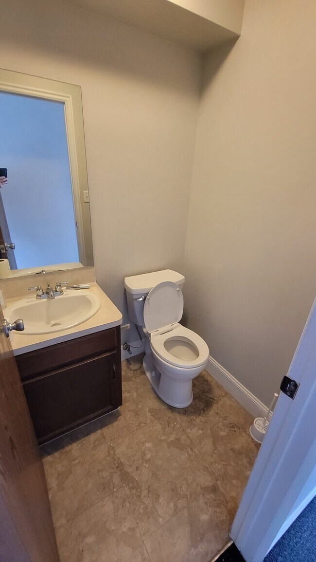 Building Photo - 704 S Orch Dr