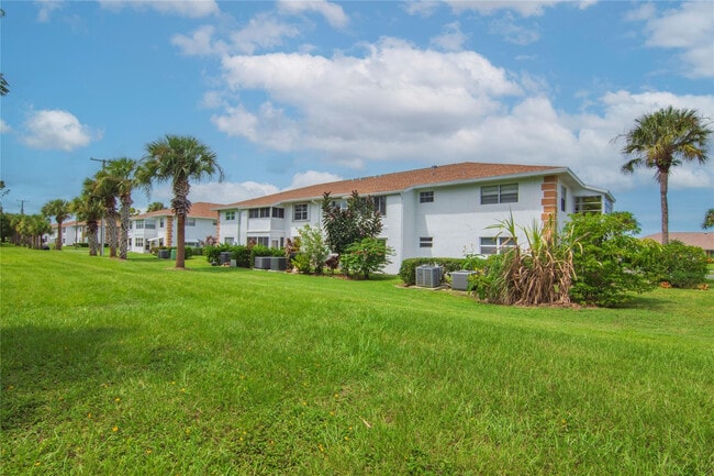 Building Photo - 1217 S Lakes End Dr