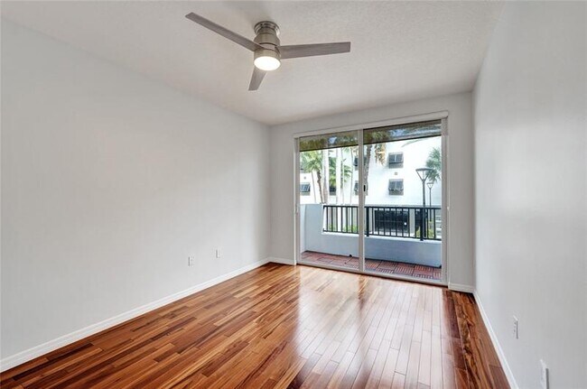 Building Photo - 2421 NE 65th St