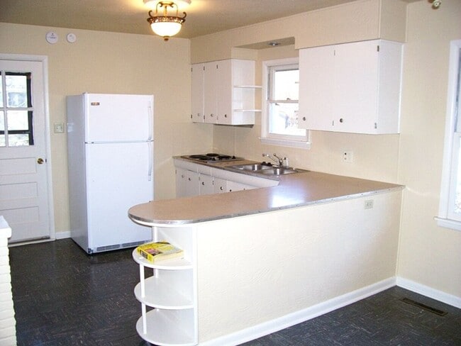 Building Photo - 1101 Broadview Pl