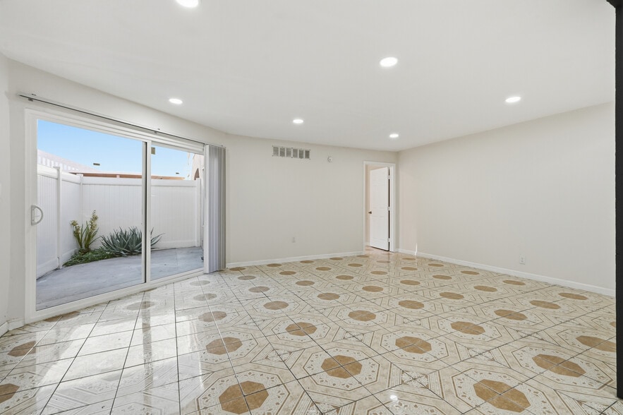 Building Photo - 7924 Woodman Ave