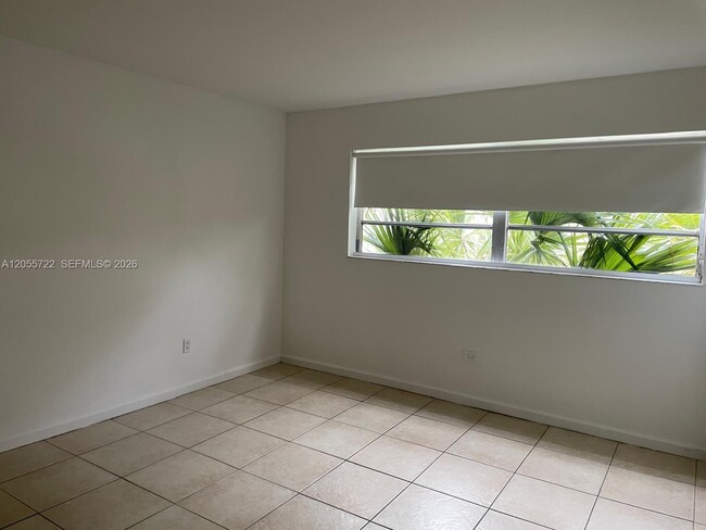 Building Photo - 3522 NE 171 St