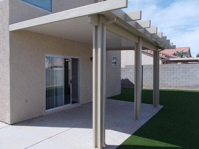 Building Photo - Desirable Move-In Ready Home with Loft, Fireplace & Oversized Garage