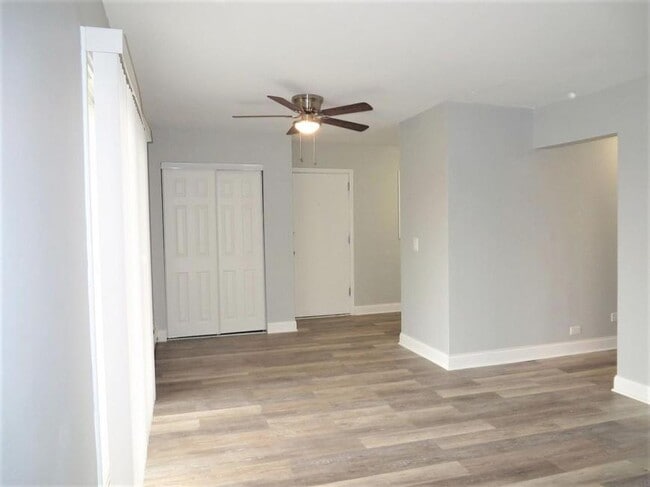 Building Photo - 1 bedroom in Chicago IL 60056