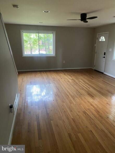 Building Photo - 2217 Gaylord Dr