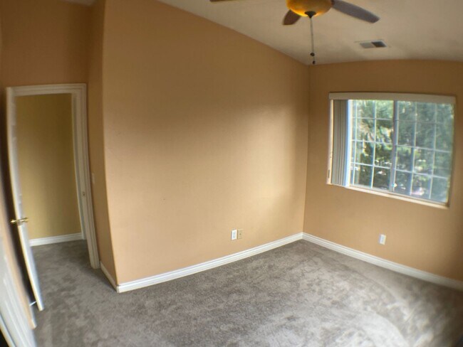 Building Photo - Townhouse in University heights COMING SOON!