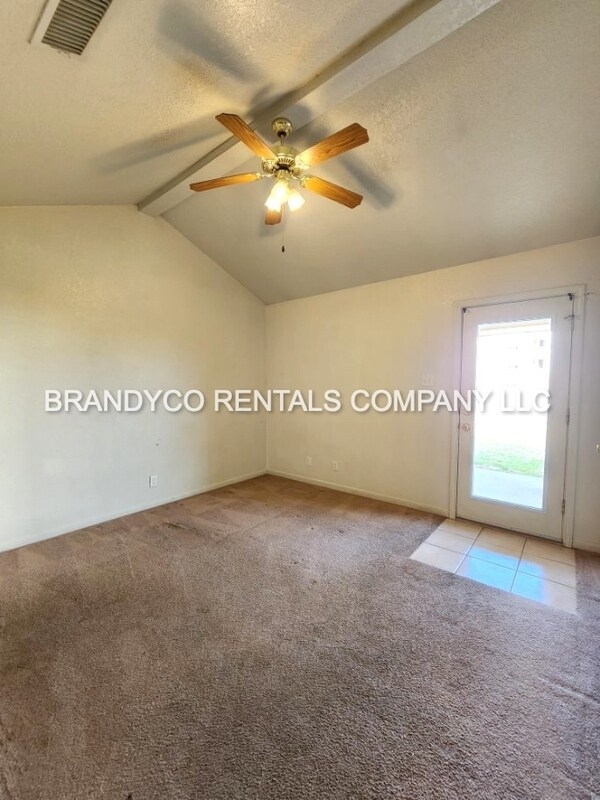 Building Photo - 4600 Acorn Creek Trail