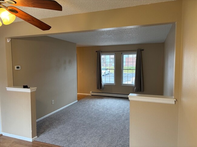 Building Photo - Move in ready unit for rent on Willow Bend!