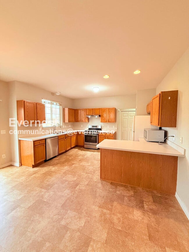 Building Photo - 1660 Brookdale Dr