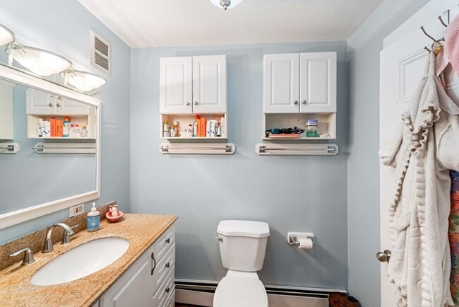 Building Photo - 2 Pearl St Pl