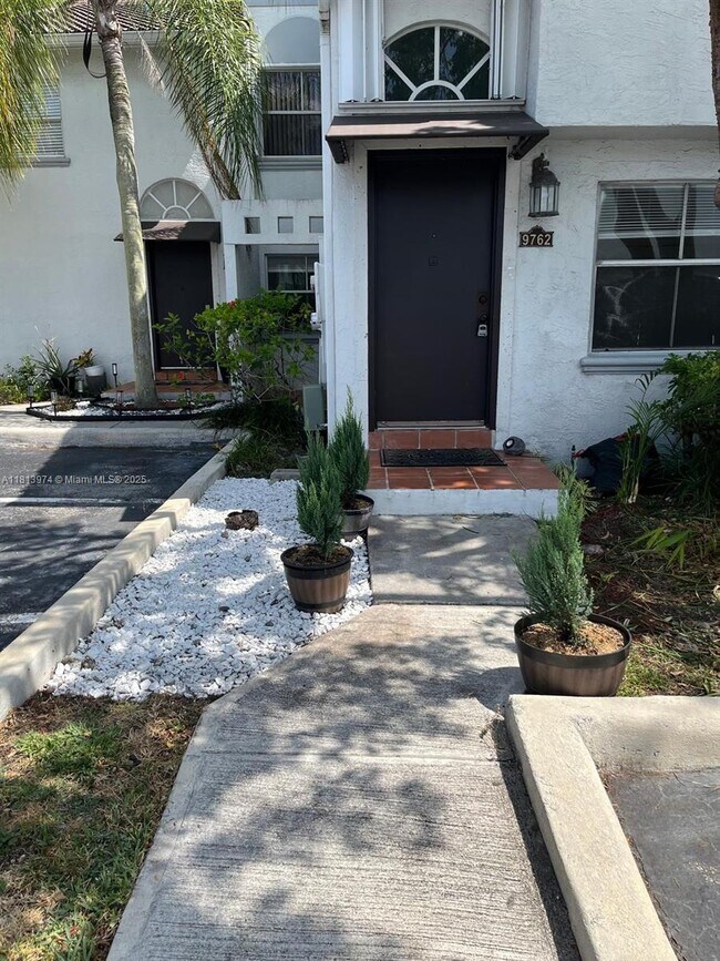 Building Photo - 9762 NW 47th Terrace