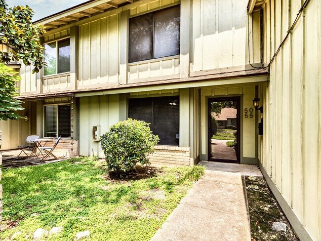 Building Photo - Contemporary 3/BR 1.5/BA Home with Updated...
