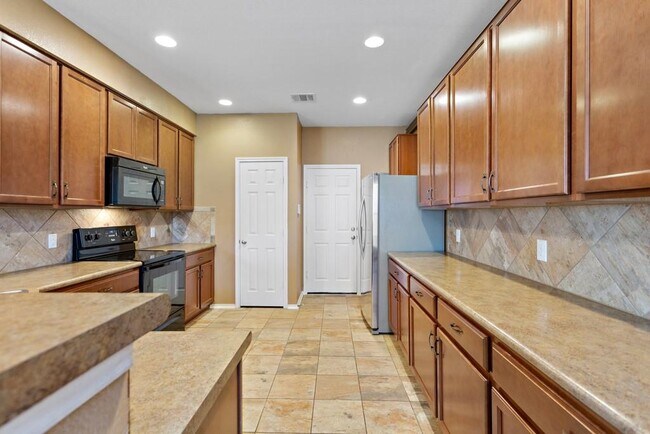 Building Photo - 2302 McCook Dr