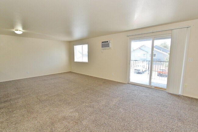 Building Photo - 6734 W Clinton Ln