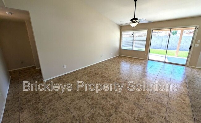 Building Photo - 618 W Tumbleweed Rd
