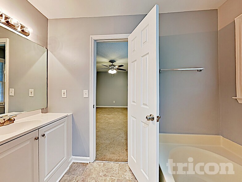 Building Photo - 2909 Buckskin Trail SW