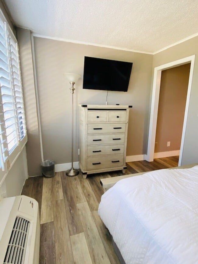 Building Photo - FREE AUGUST RENT: University Towers- FURNI...