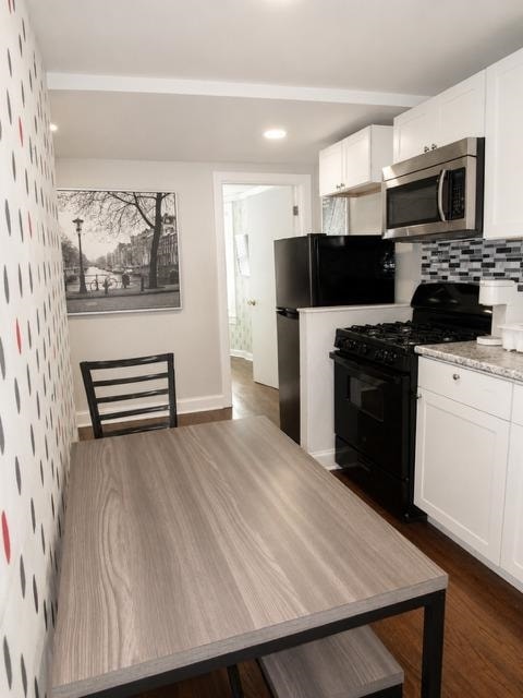 Building Photo - 9 W 51st St