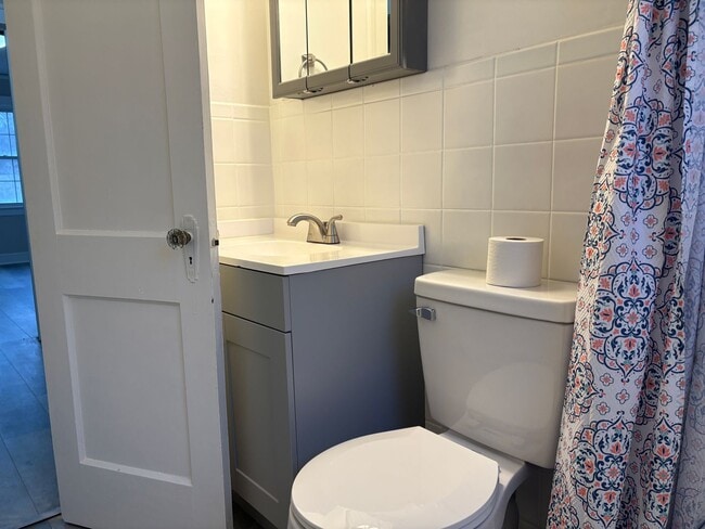 Building Photo - 2 Bedroom, 1 Bathroom House in Winston-Salem!