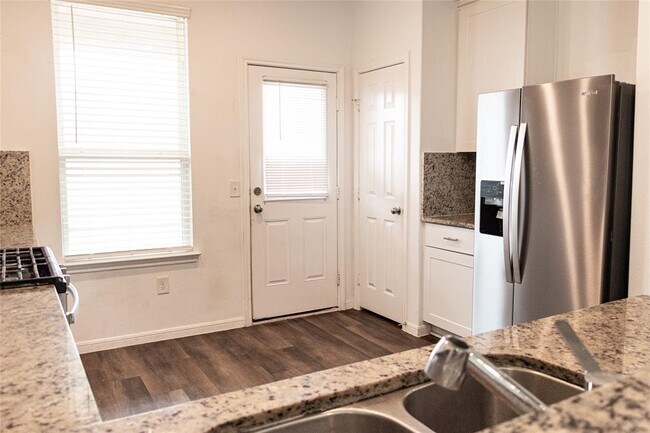 Building Photo - 14511 Sweet Cherry Dr