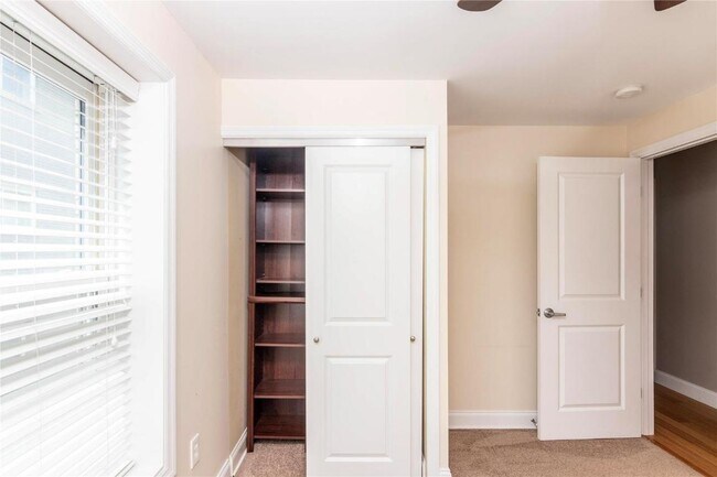 Building Photo - 610 Forest Ct