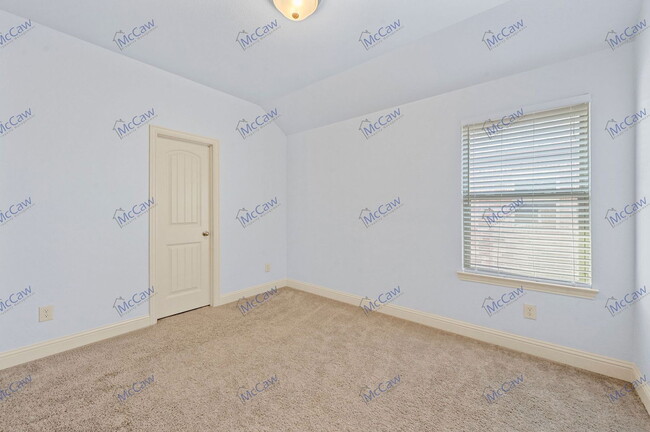 Building Photo - 5595 Lightfoot Ln