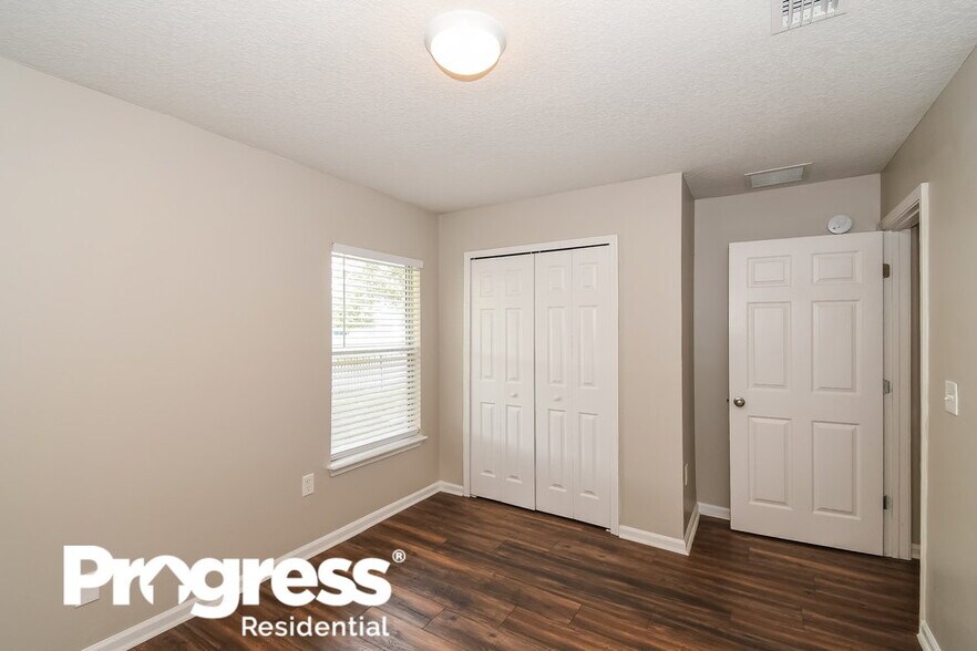 Building Photo - 14064 Fish Eagle Dr E