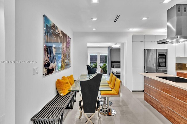 Building Photo - 1000 10th St