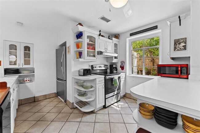 Building Photo - 515 Crystal Beach Ave