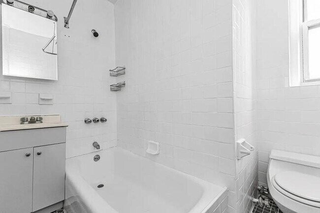 Building Photo - 1 bedroom in KEW GARDENS NY 11415