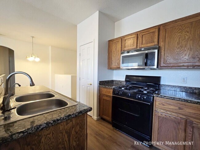 Building Photo - 4005 Pepper Thorn Ave