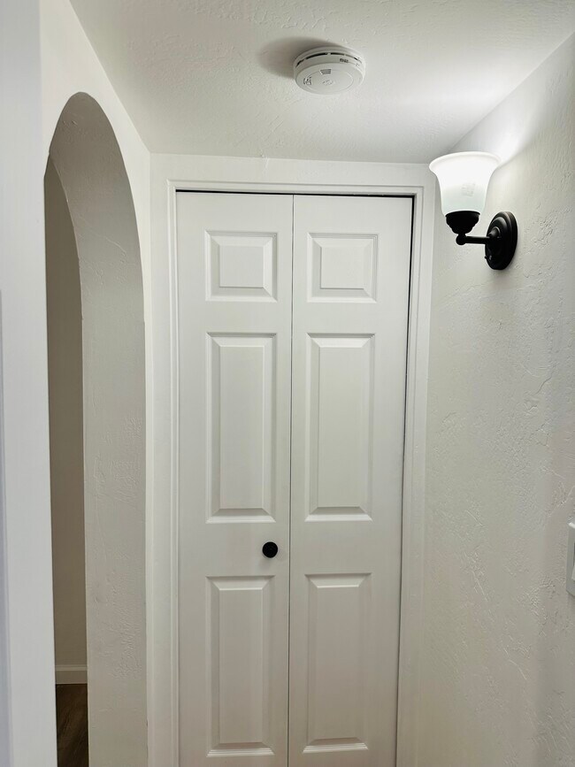 Building Photo - 1449 E Highland Ave