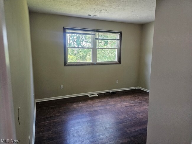 Building Photo - 14742 Hillcrest Ave