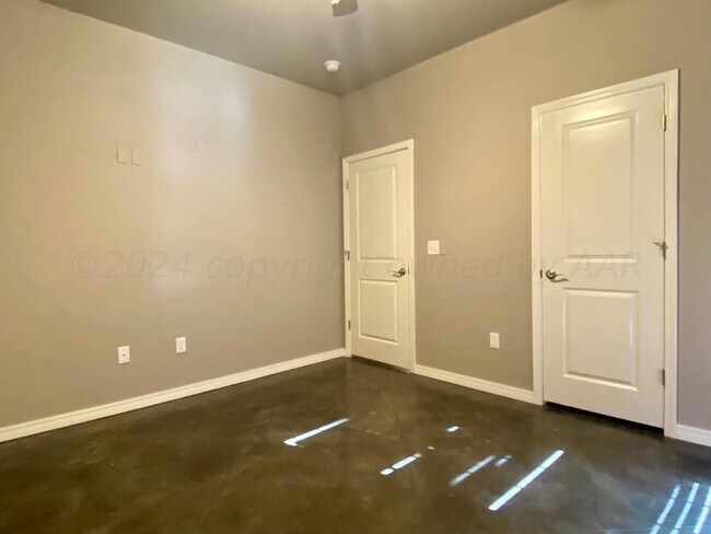 Building Photo - 9608 Sydney Dr