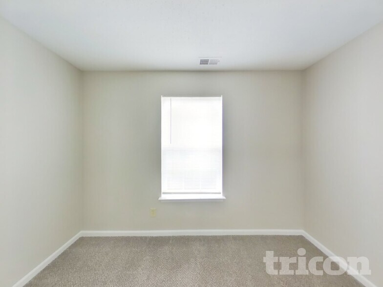 Building Photo - 5956 Portman Pl