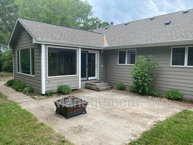 Building Photo - 4626 Linnea Ln