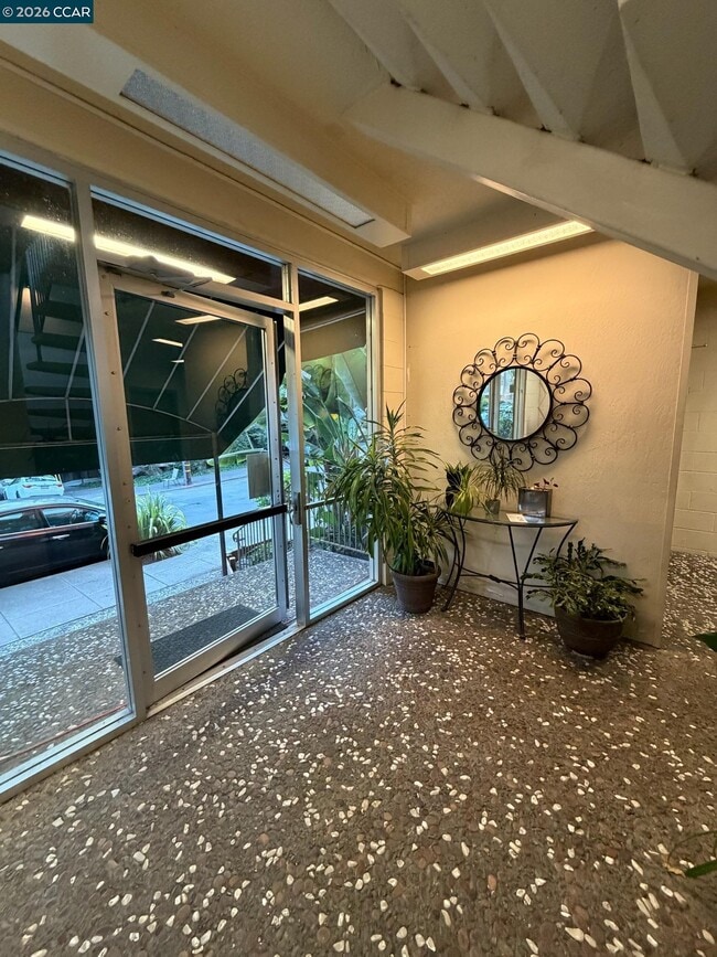 Building Photo - 94 Bayo Vista Ave