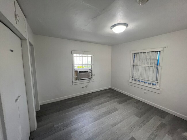 Building Photo - 7525 NE Miami Ct