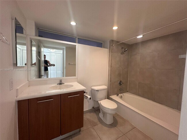 Building Photo - 650 NE 64th St