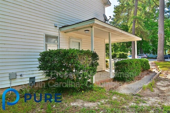 Building Photo - 144 Springwoods Lake Point