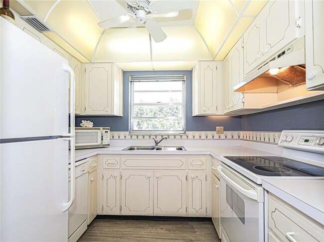 Building Photo - 47 Woodland Dr